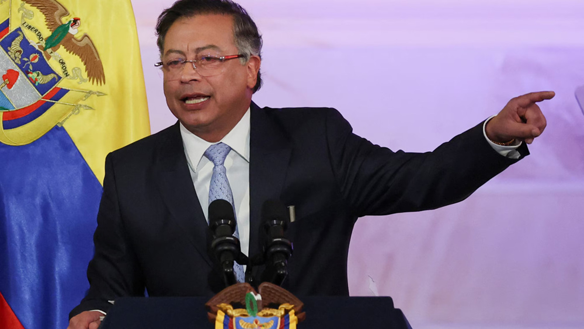 জেলে নৌকায় হামলার পর ট্রাম্পের কাছে ব্যাখ্যা চাইলেন কলম্বিয়ার প্রেসিডেন্ট